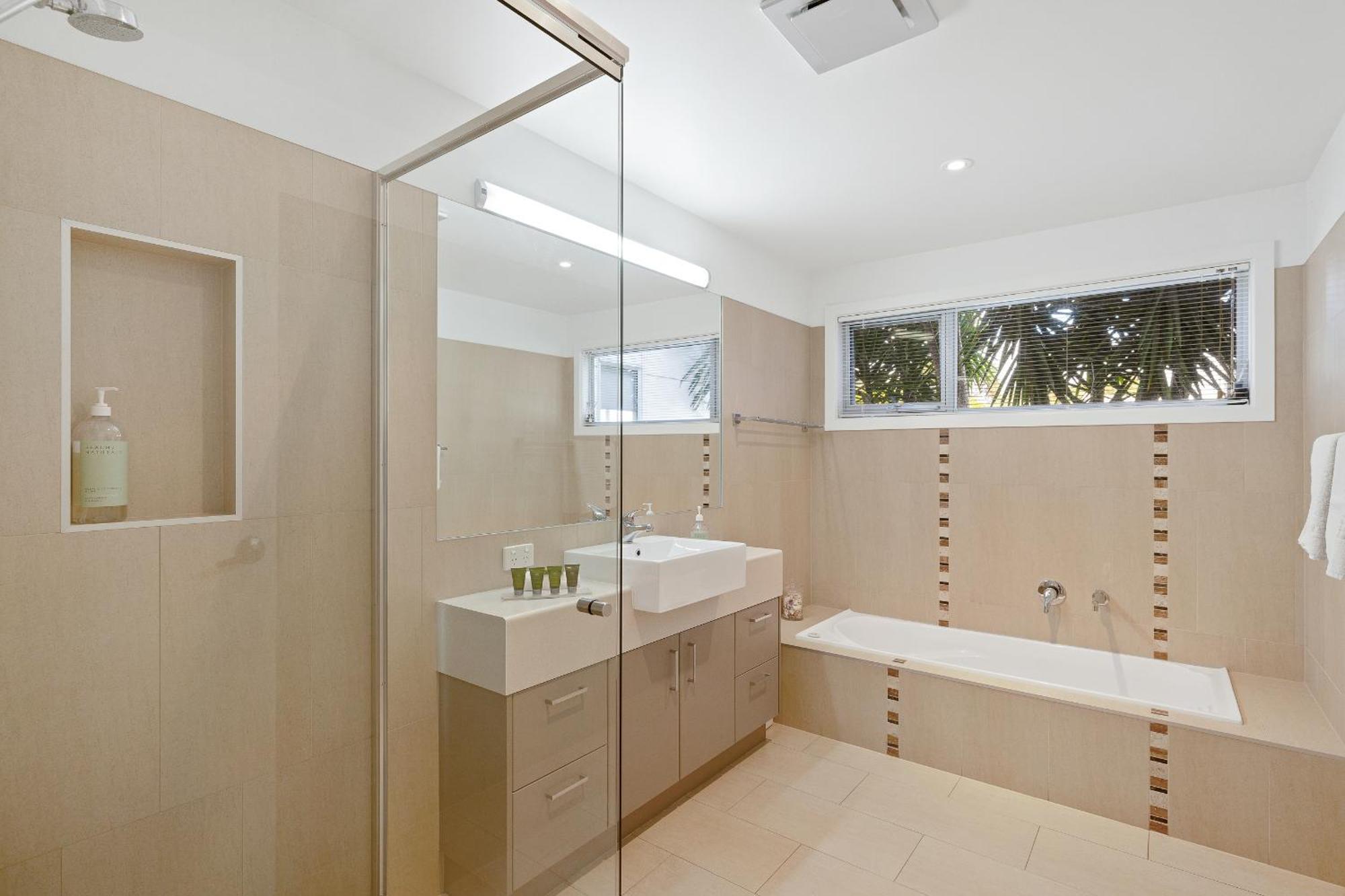Вилла Saltwater Breeze Retreat Коув Экстерьер фото